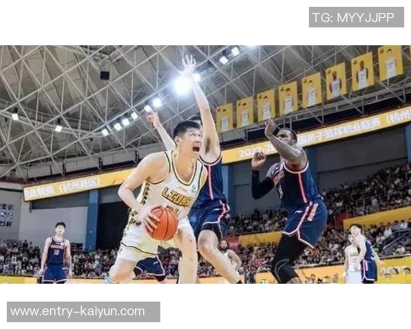 南京篮球队精英赛精彩配合分析展现团队默契与战术执行力