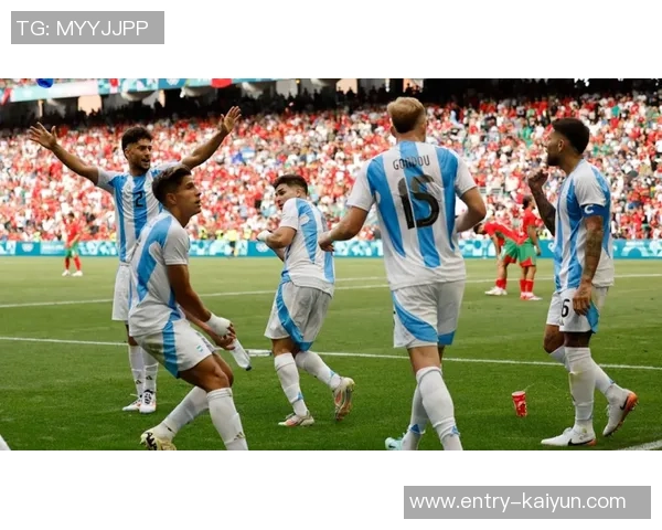 帕特罗与阿根廷独立的激烈对决揭示足球战术与球队精神的较量